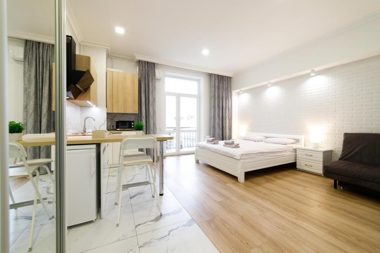 Lux Apartments Lviv Exterior photo