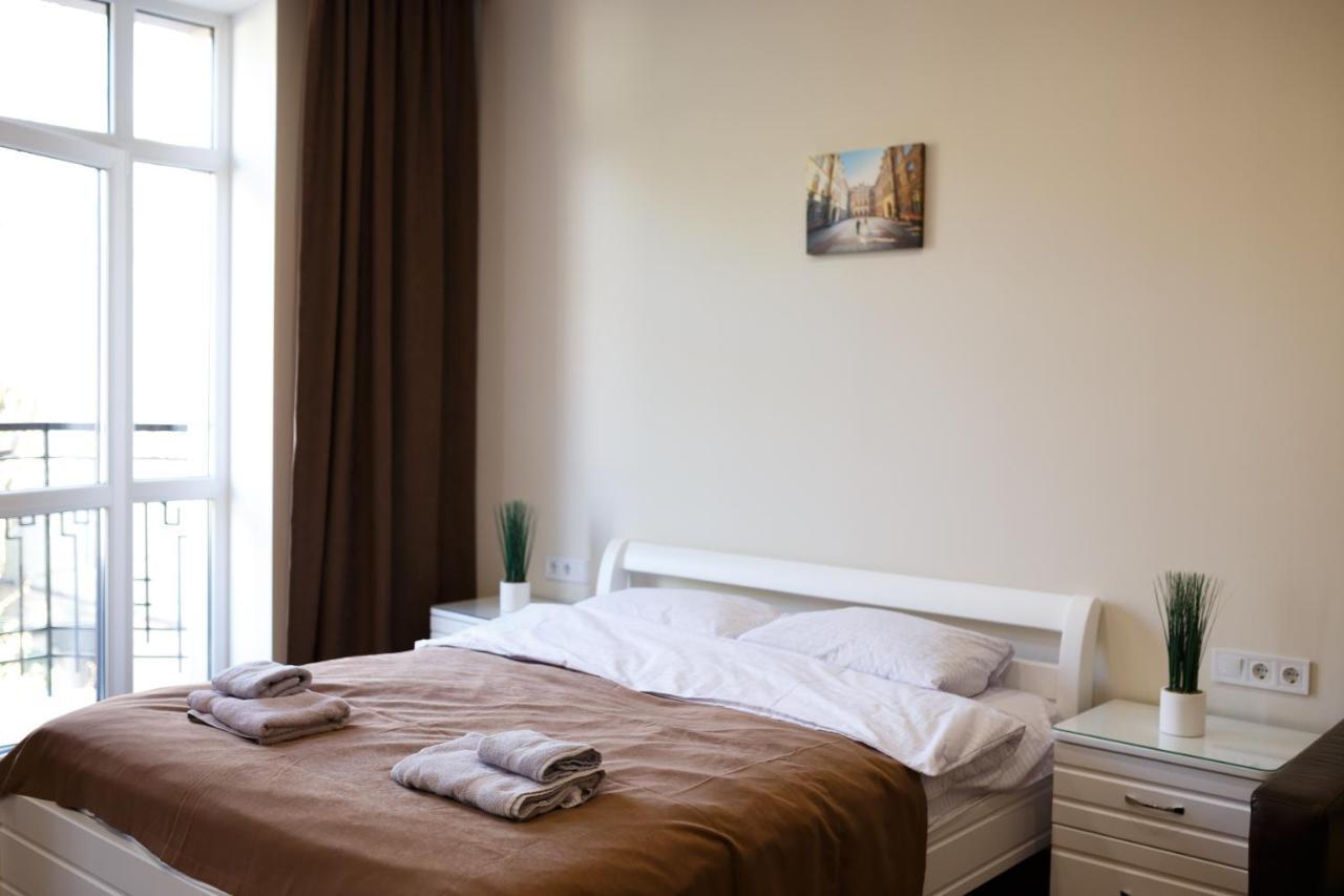 Lux Apartments Lviv Exterior photo