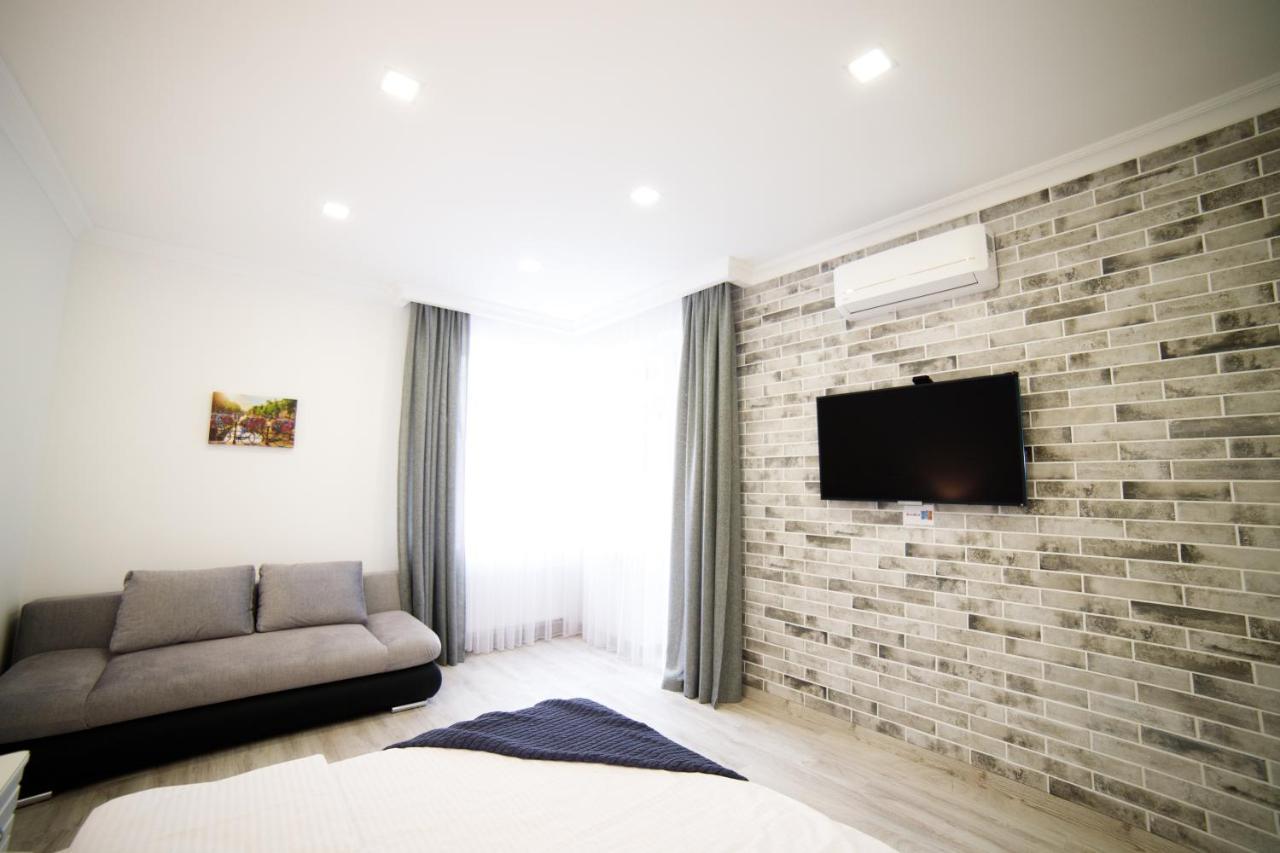 Lux Apartments Lviv Exterior photo