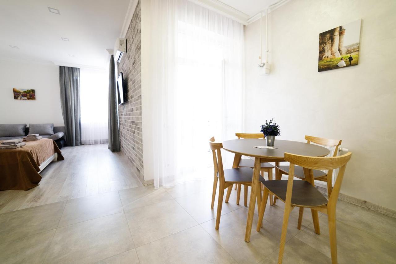 Lux Apartments Lviv Exterior photo