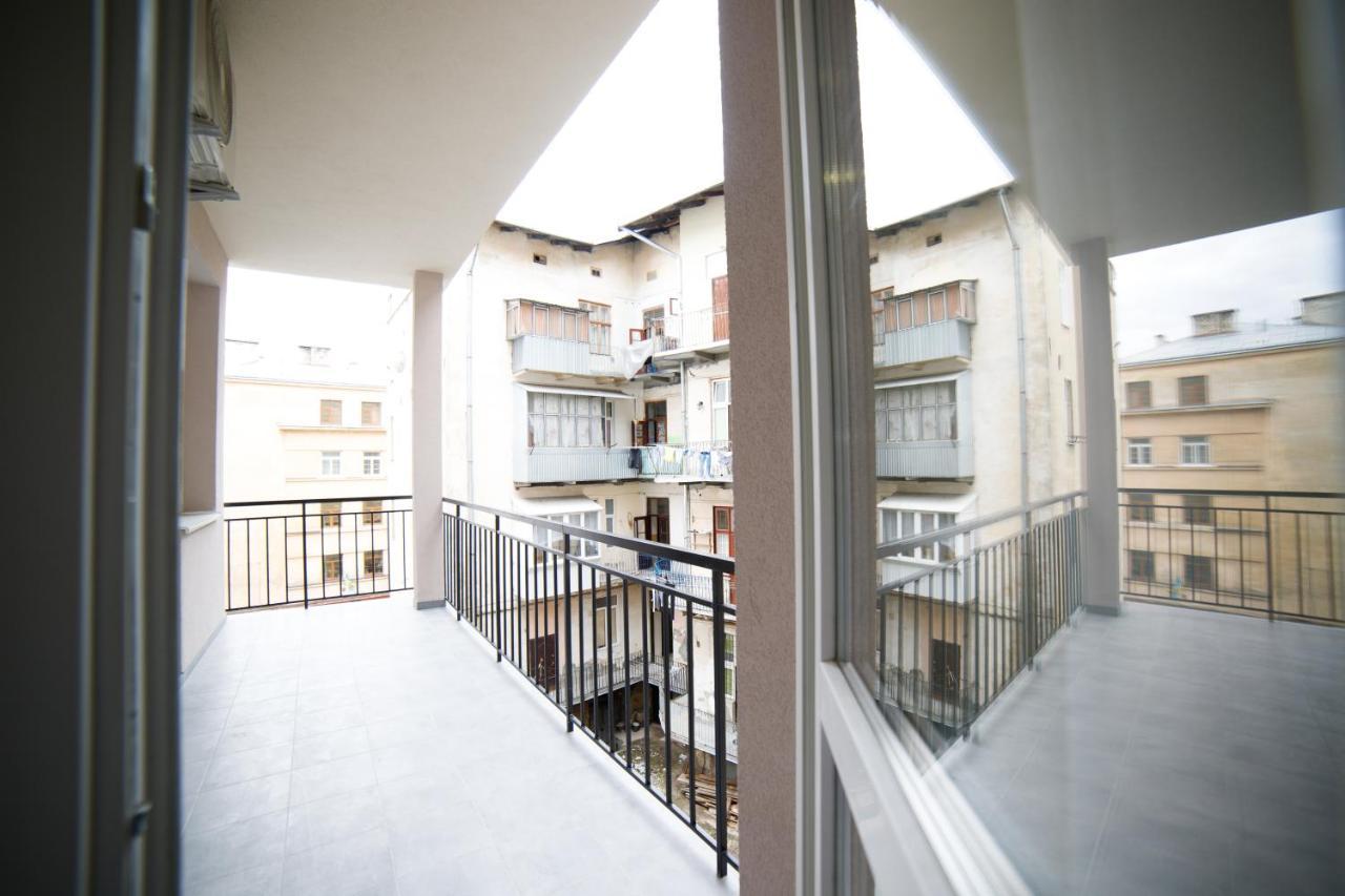 Lux Apartments Lviv Exterior photo