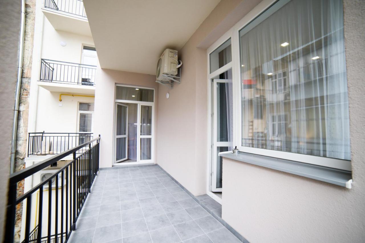 Lux Apartments Lviv Exterior photo