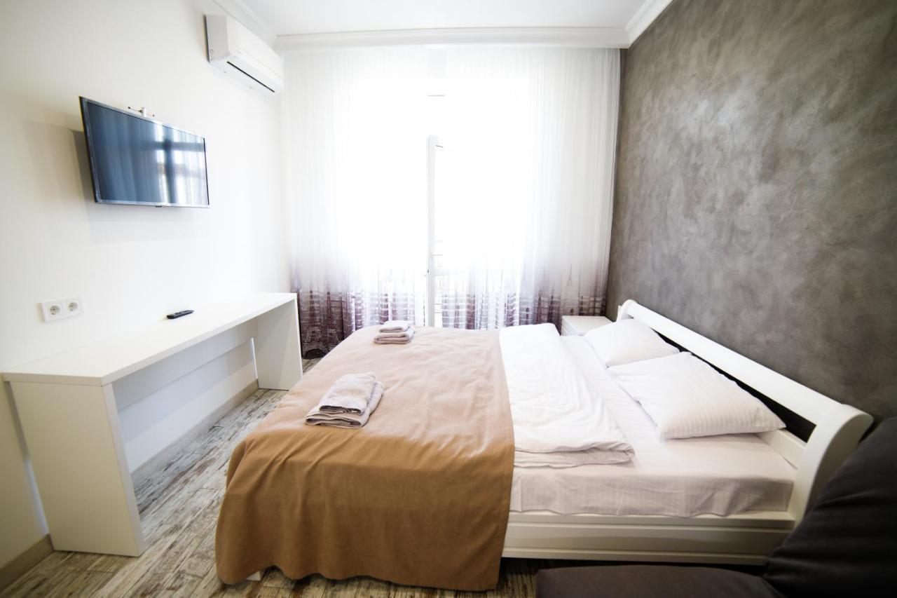 Lux Apartments Lviv Exterior photo